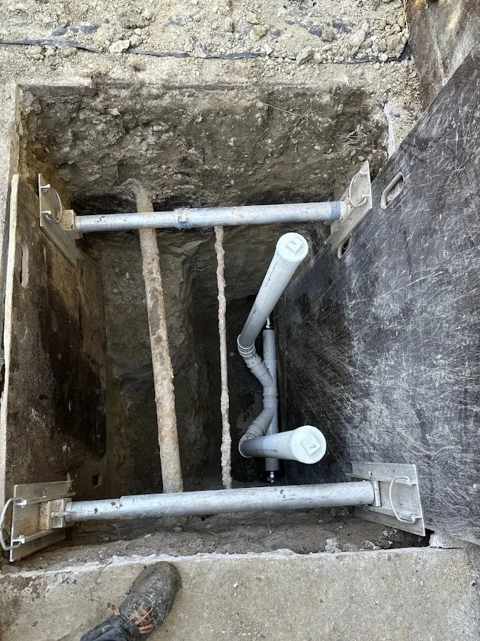 Experienced plumber completing Drain Cleaning work in Gold River